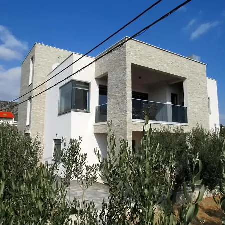 Olives Garden Apartman Trogir