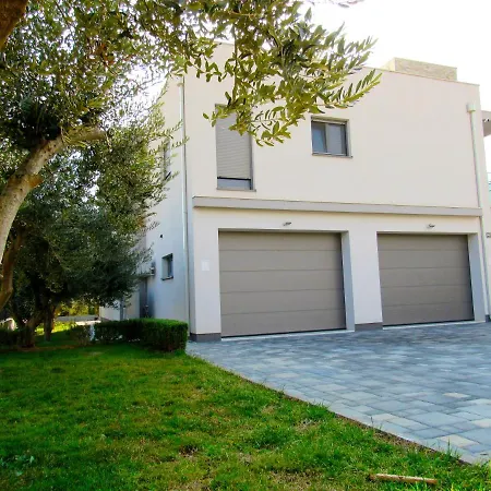 Olives Garden Apartman *