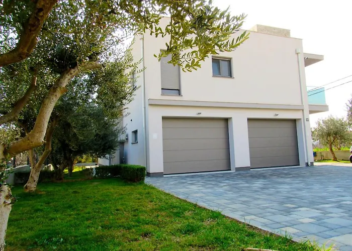 Olives Garden Apartman *