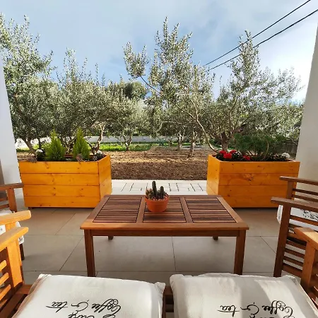 Olives Garden Апартаменти Трогір